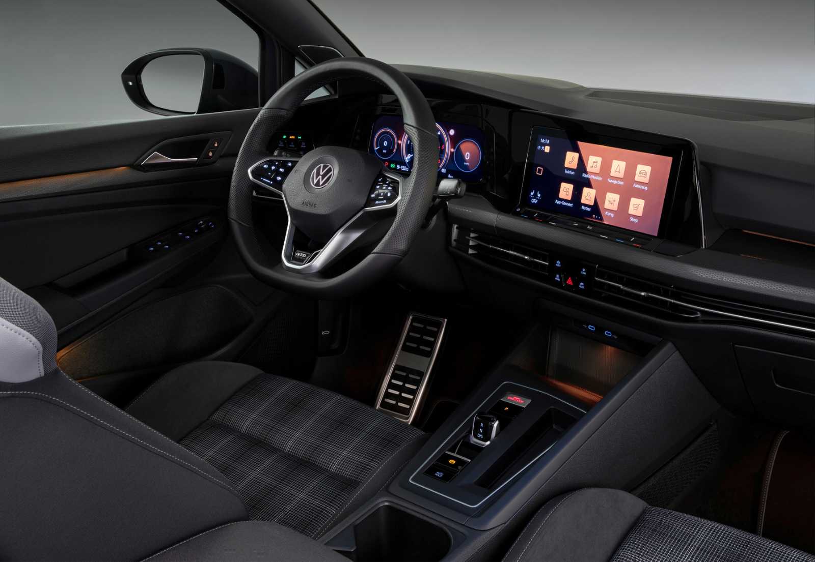 Volkswagen Golf GTD Interior (1)